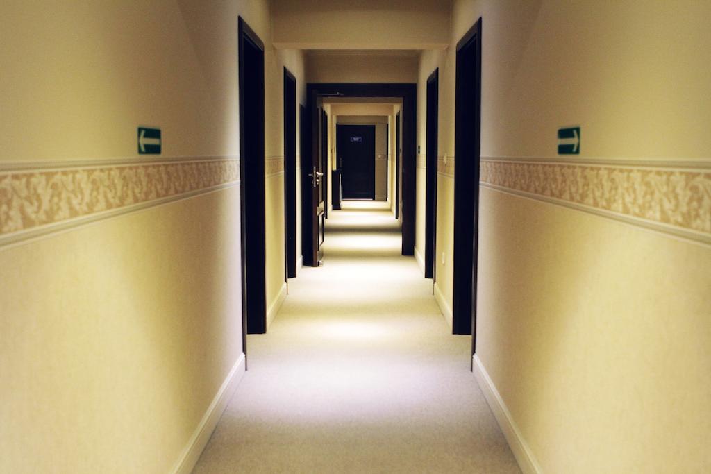 Hotel Zorza Намыслув Экстерьер фото