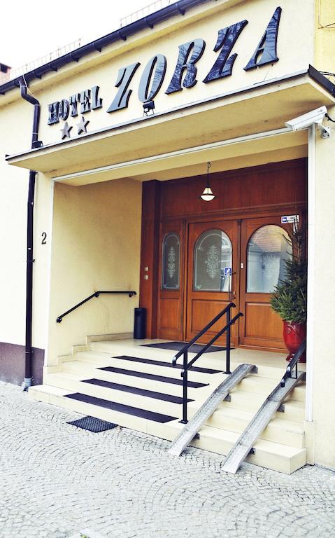 Hotel Zorza Намыслув Экстерьер фото