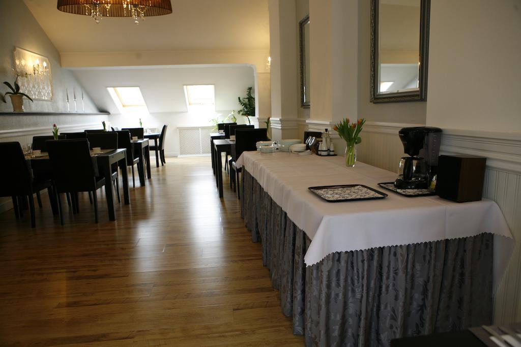 Hotel Zorza Намыслув Экстерьер фото