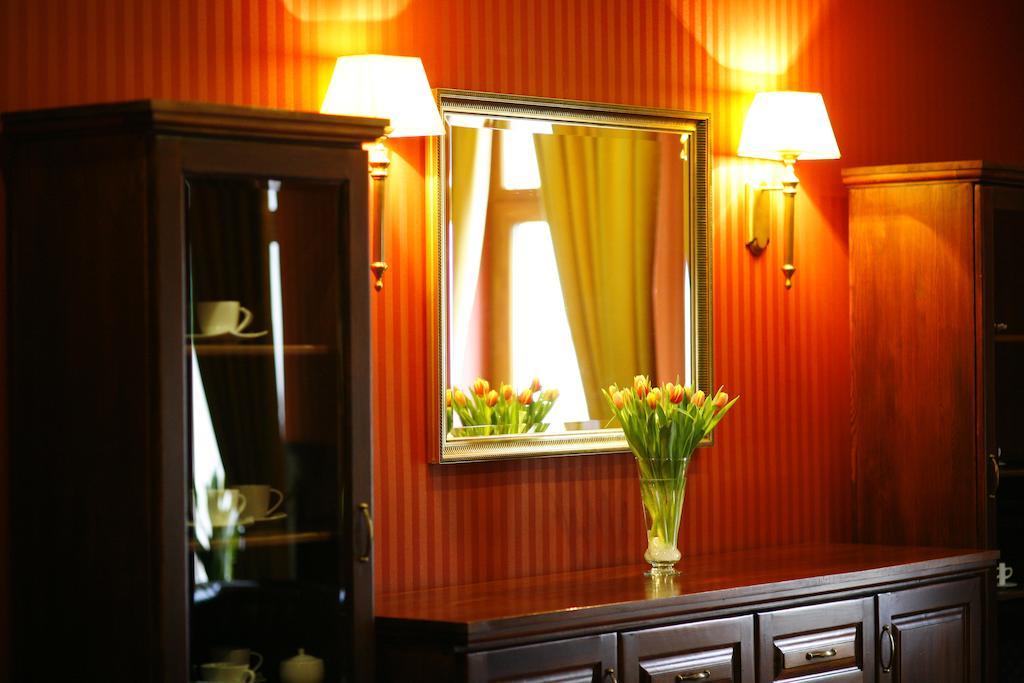 Hotel Zorza Намыслув Экстерьер фото