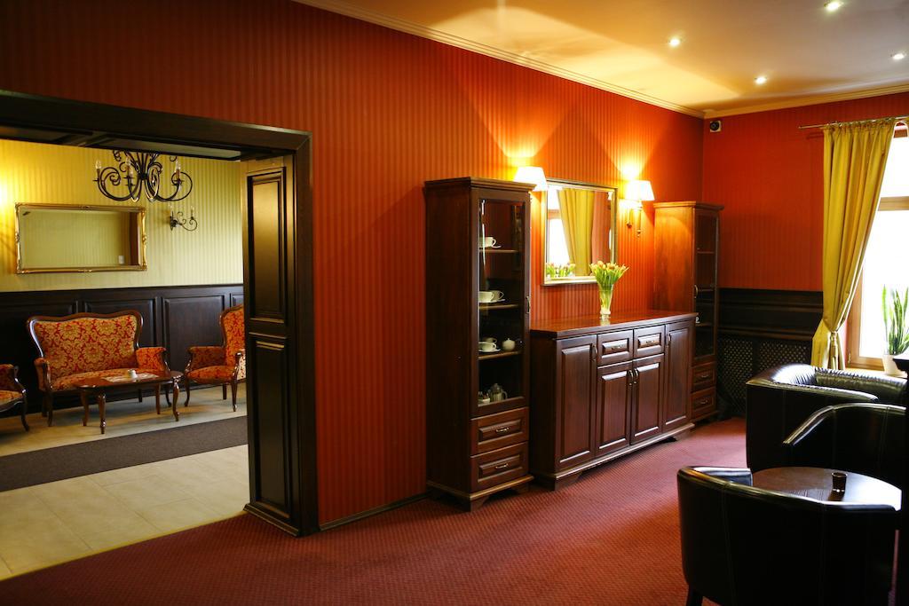 Hotel Zorza Намыслув Экстерьер фото