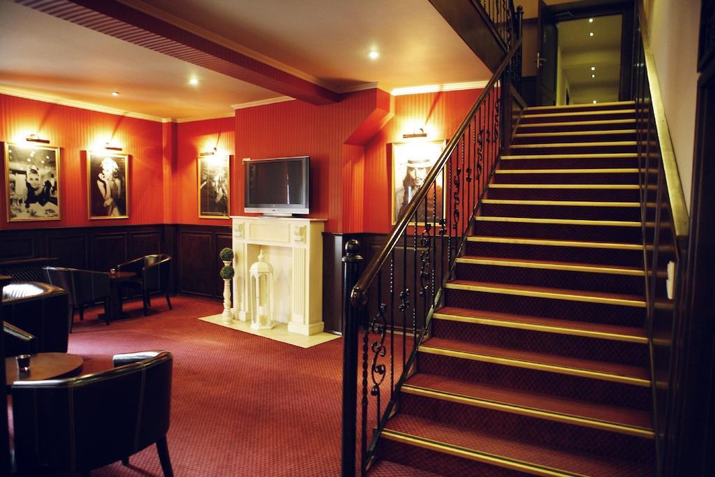 Hotel Zorza Намыслув Экстерьер фото
