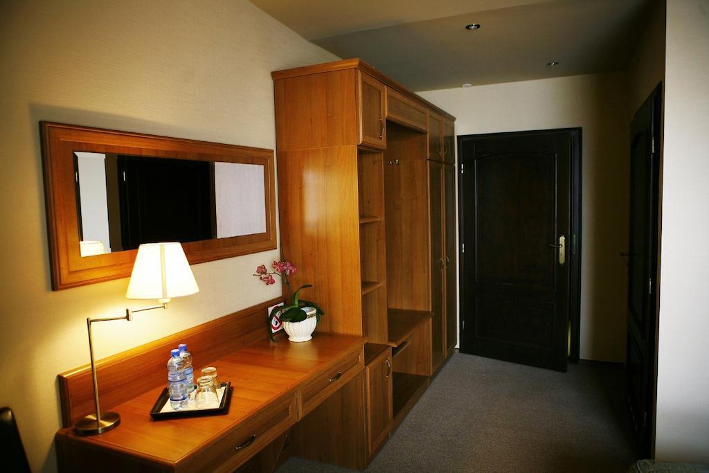 Hotel Zorza Намыслув Номер фото