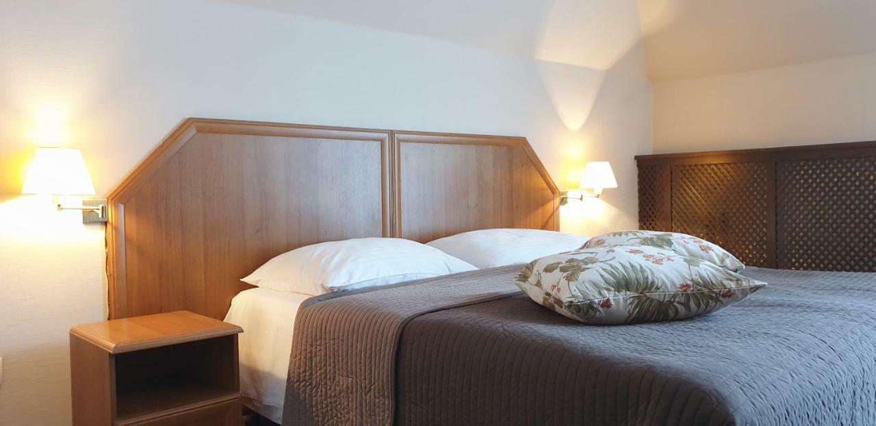 Hotel Zorza Намыслув Экстерьер фото