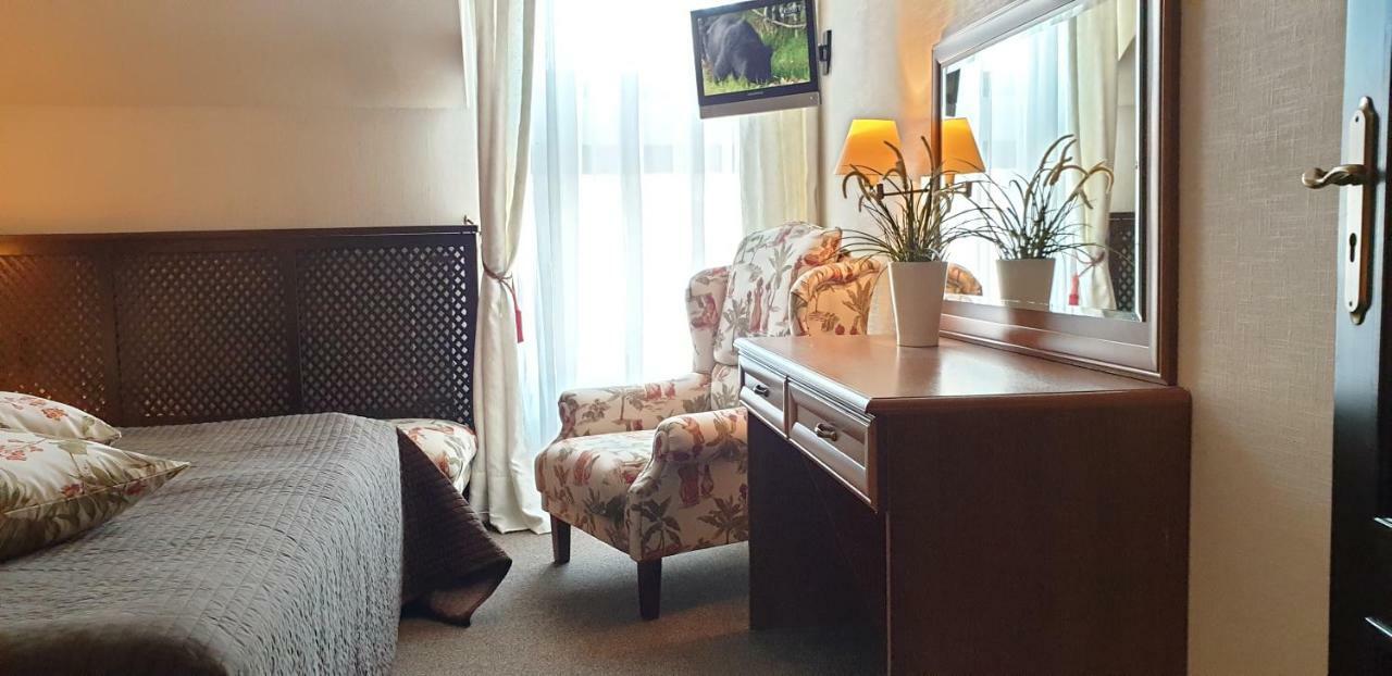 Hotel Zorza Намыслув Экстерьер фото